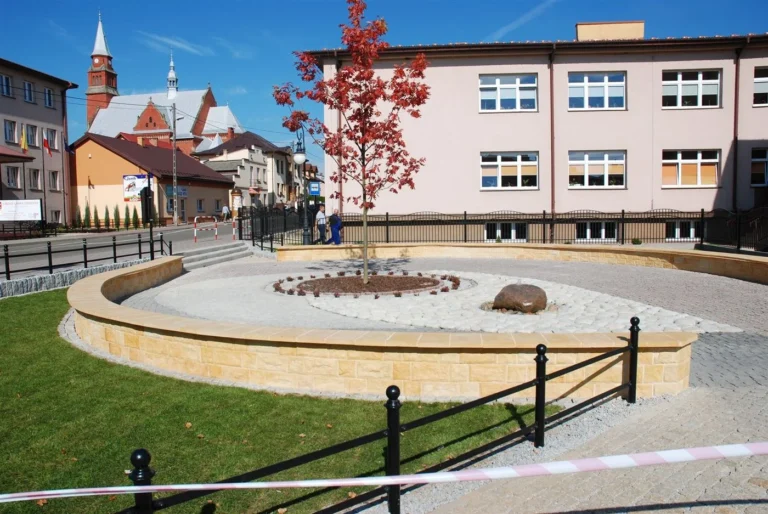 Murek okalający klomb