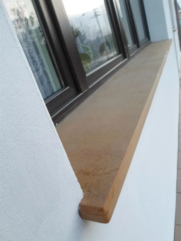 Parapet z piaskowca